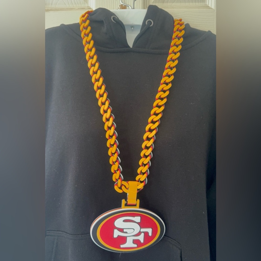 NFL Team Logo Pendant Necklace in Red & Gold